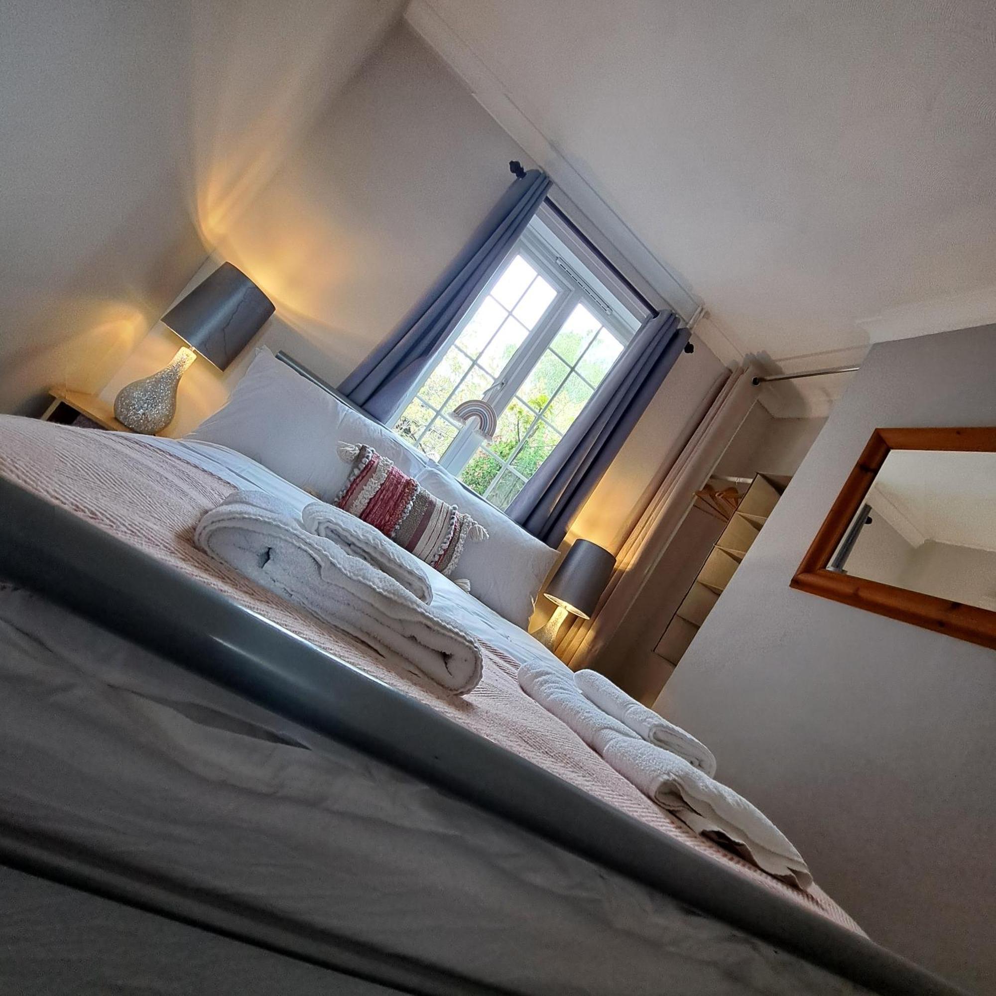 Generous 3 Bed In The Heart Of The Village Huntingdon Exterior foto
