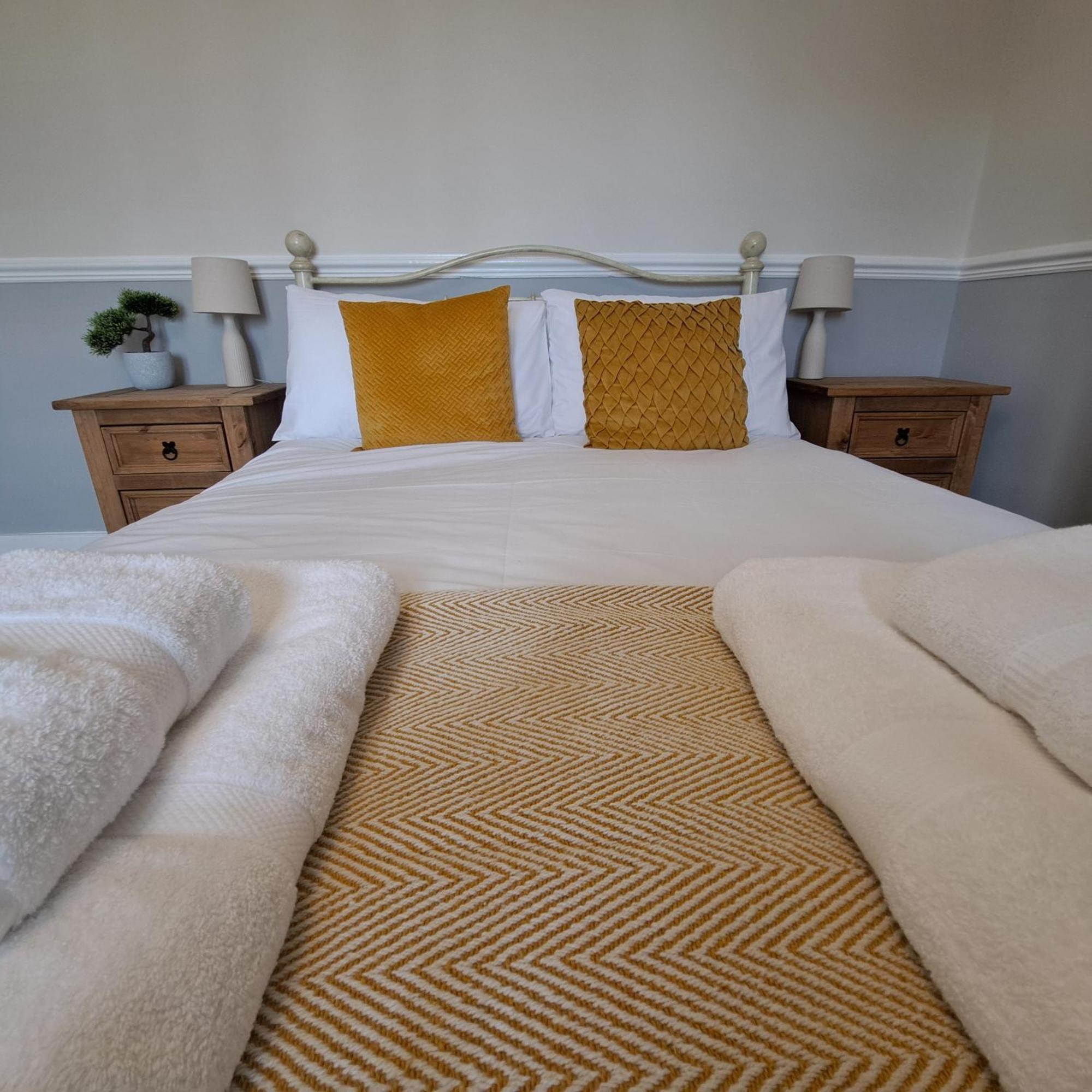 Generous 3 Bed In The Heart Of The Village Huntingdon Exterior foto